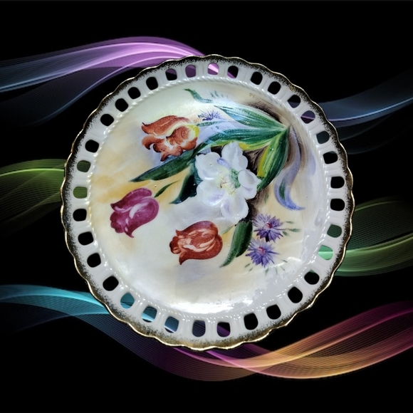 👣4/$20.  Hand Painted and Signed Wall Decor Plates from 1940s-60s - Picture 12 of 16